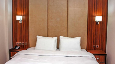 Private shower/Longterm/Decent B&B