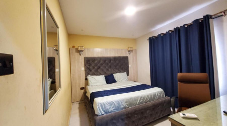 Private shower/Longterm/Decent B&B