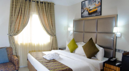 Private shower/Longterm/Decent B&B