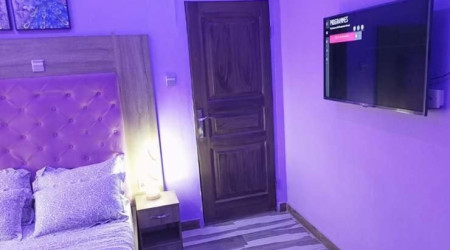 Private shower/Longterm/Decent B&B