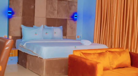 Private shower/Longterm/Decent B&B