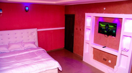 Private shower/Longterm/Decent B&B