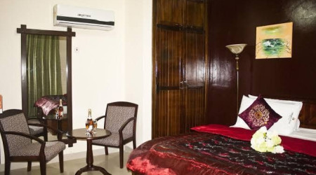 Private shower/Longterm/Decent B&B