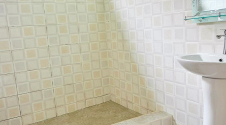 Private shower/Longterm/Decent B&B