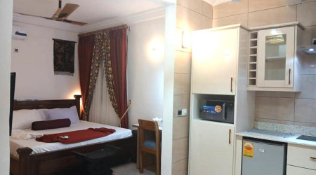 Private shower/Longterm/Decent B&B