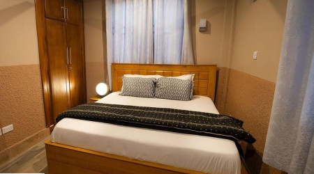 Private shower/Longterm/Decent B&B