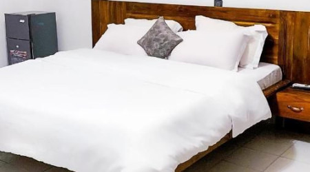 Private shower/Longterm/Decent B&B
