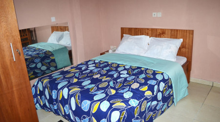 Private shower/Longterm/Decent B&B